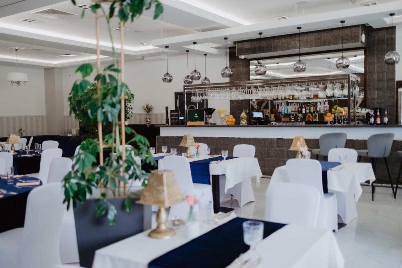Dwor Dwikozy酒店 外观 照片